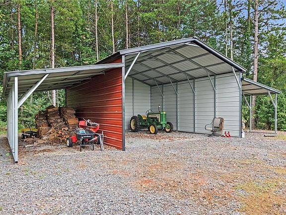 3rd image of 131 River Rd