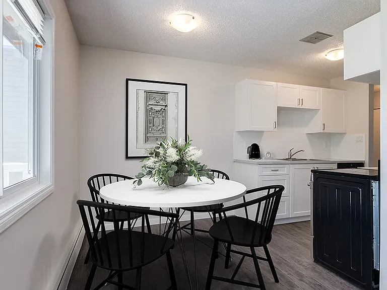 20 Berkeley Pl W — Photo 4