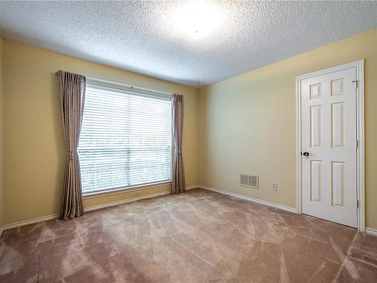 2738 Belmeade Dr — Photo 6