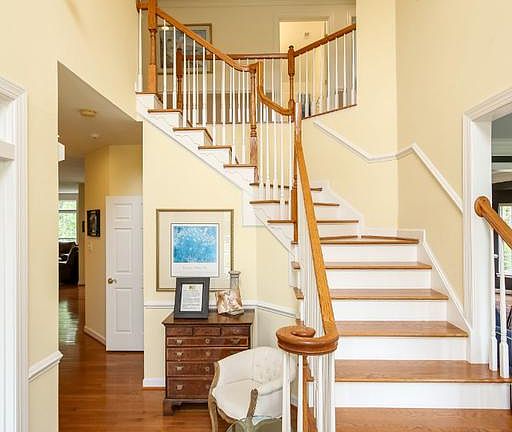 Two-story foyer