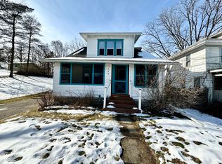 449 24th St N, Springfield, MI 49037