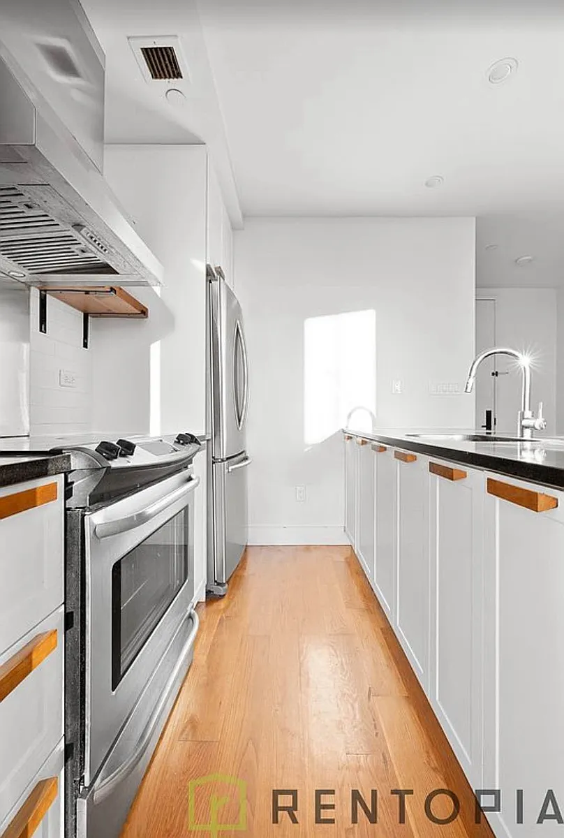 Building Photo - 55-27 Myrtle Ave #412