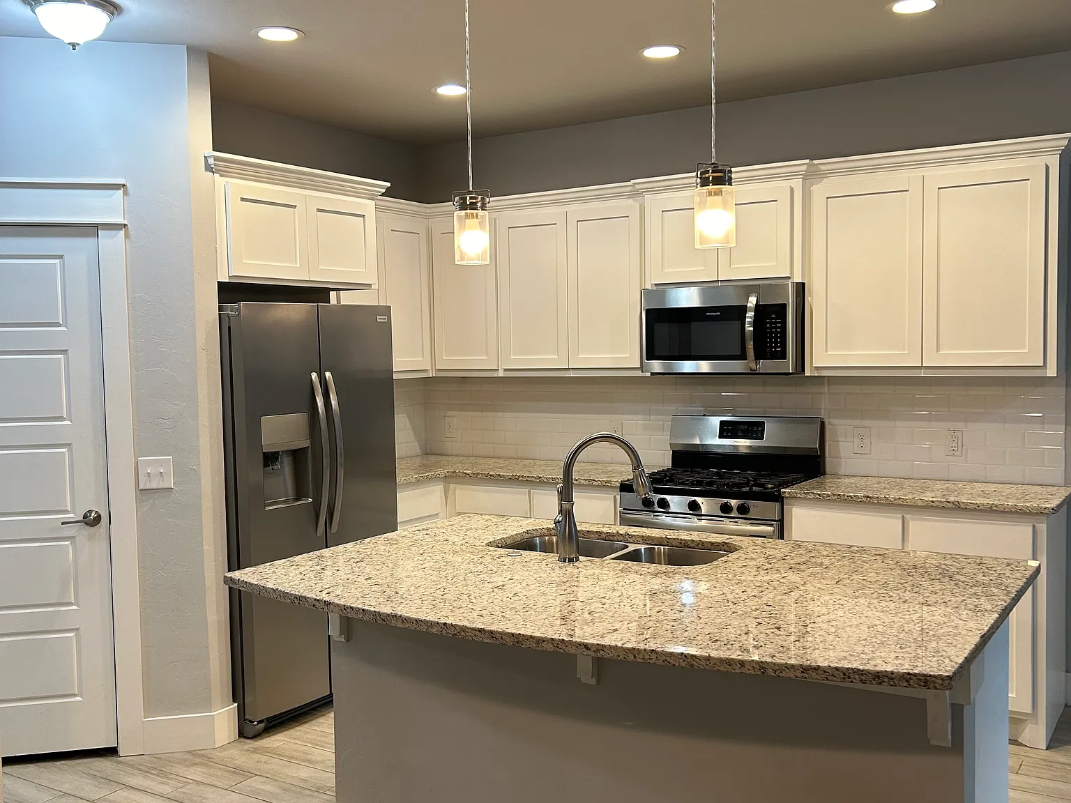3 bed, 1686 sqft, $1,800 — Photo 3
