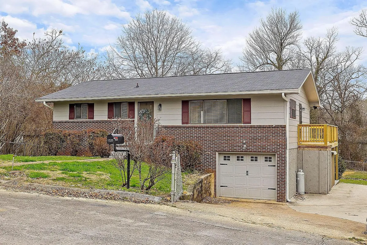 Building Photo - 1323 Easy Ln