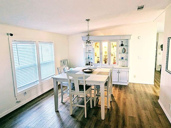 Vaulted ceiling dining room