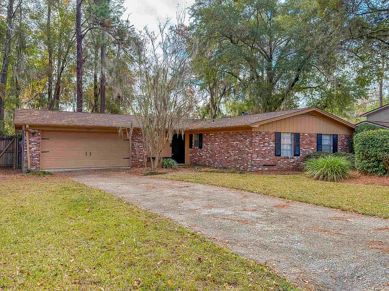 307 Sweetbriar Dr — Photo 2