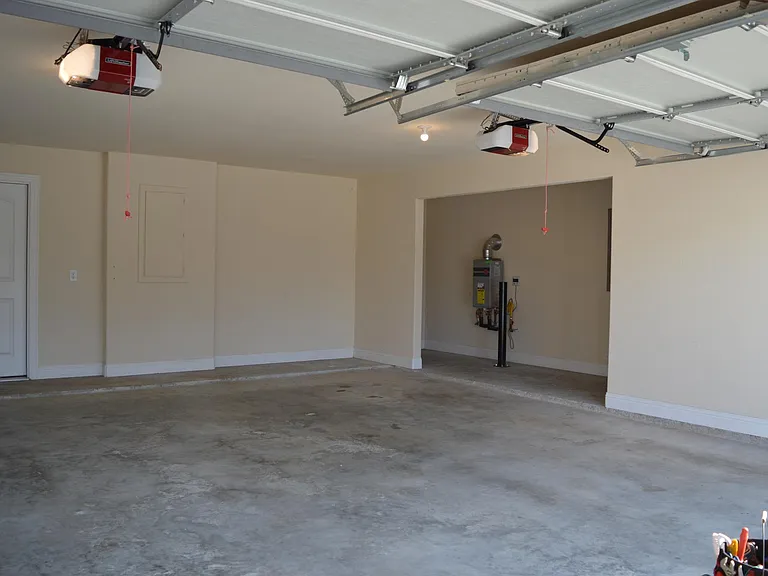 127 Iris Dr — Photo 4