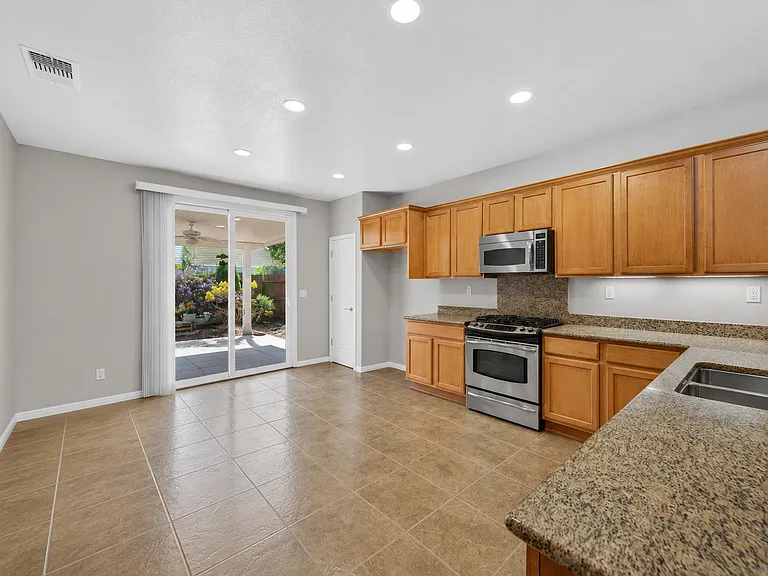 7540 Abbey Cir — Photo 27