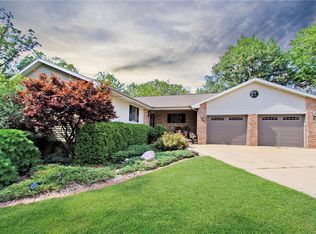 2322 Andover Pl, Charleston, IL 61920