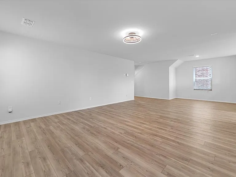 445 Grenada Lake Dr — Photo 4