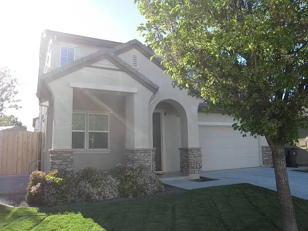 4 bed, 2.5 bath, 2125 sqft, $3,300 — Photo 2