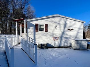 4 Crestview Dr, Lewiston, ME 04240