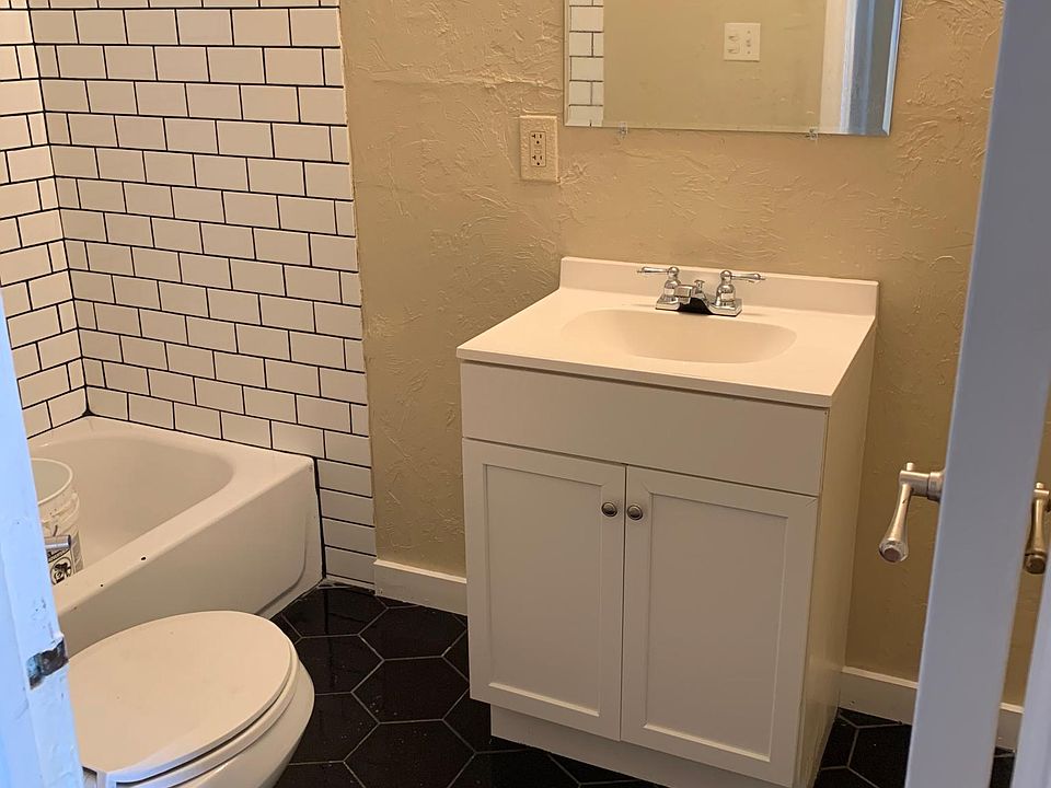 1st image of 1008 SW 24th St