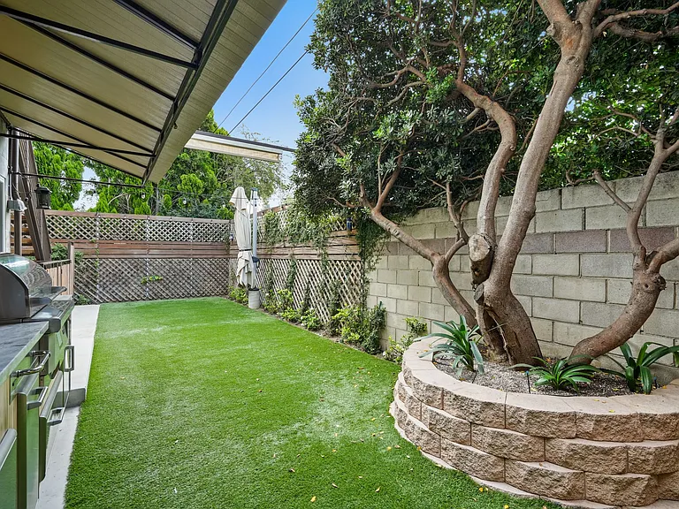 18748 Collins St — Photo 29