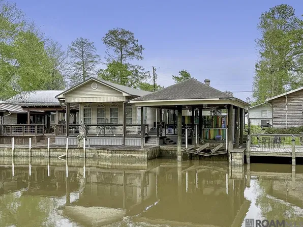 22460 Chinquapin Ave, Maurepas, LA 70449