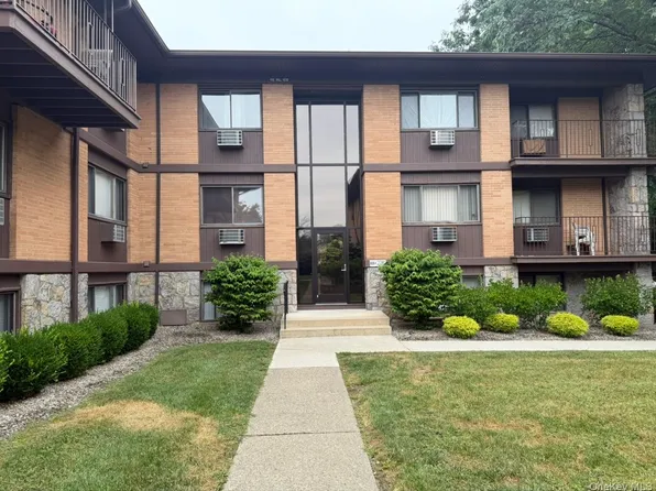 10 Oakwood Terrace #65, New Windsor, NY 12553