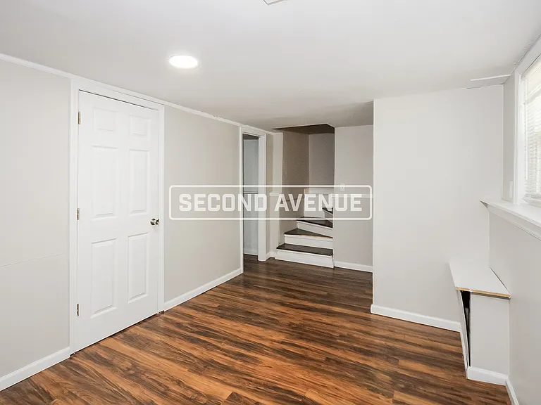 11032 N Harrison St — Photo 9