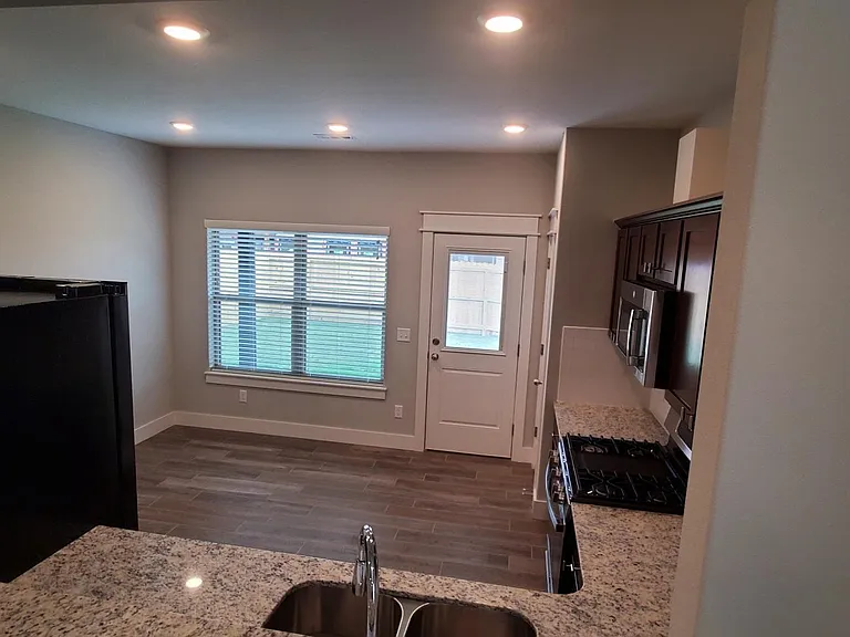 462 Red Robin St — Photo 5