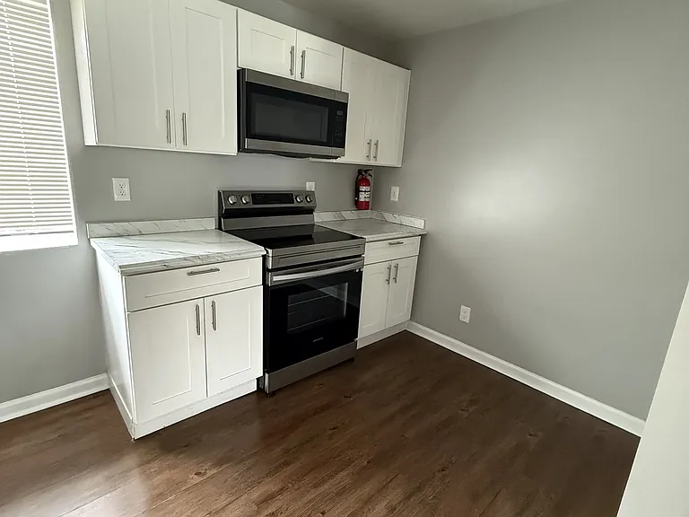 641 Formwalt St SW #4 — Photo 3