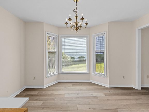5th image of 1011 Reserve Way