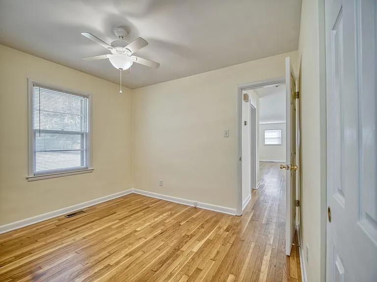 160 E Lowry Ln — Photo 18