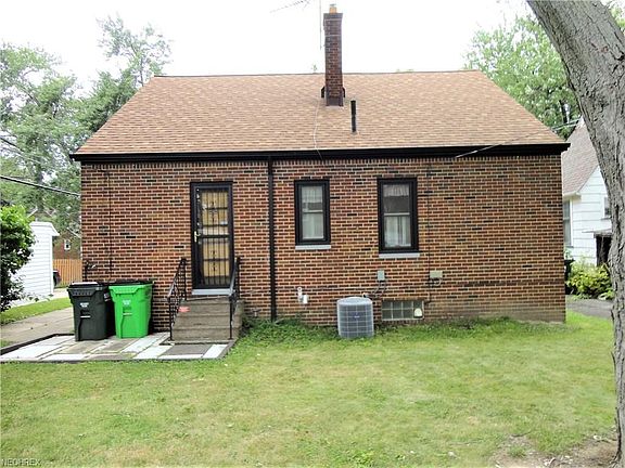 3rd image of 385 E 211th St