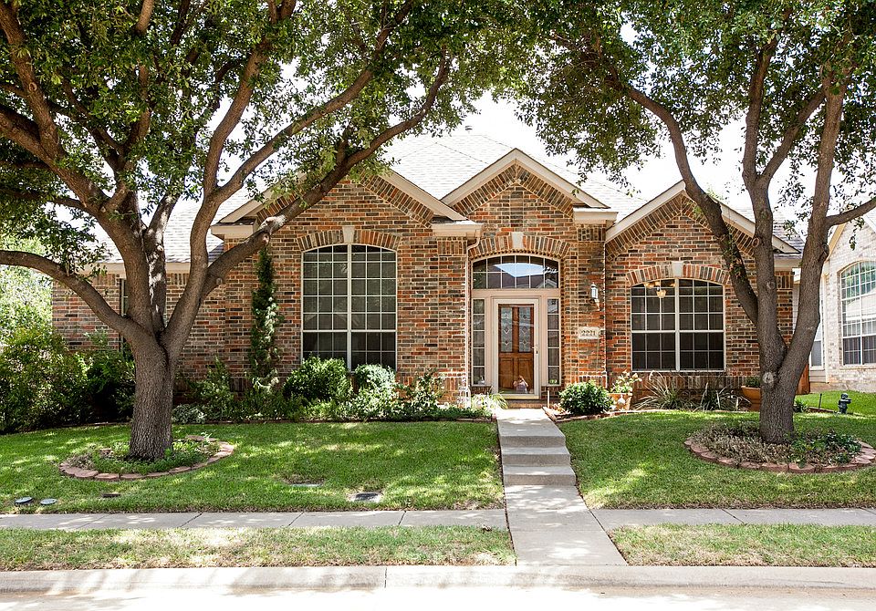 1st image of 2221 Briary Trace Ct