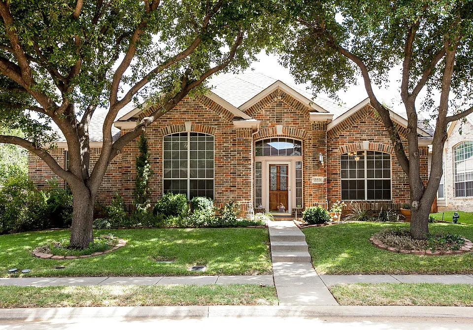 2221 Briary Trace Ct