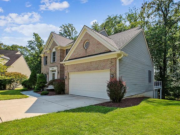 4th image of 2322 Fort William Dr