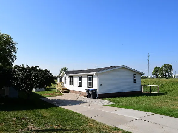 1325 28th Ave, Council Bluffs, IA 51501