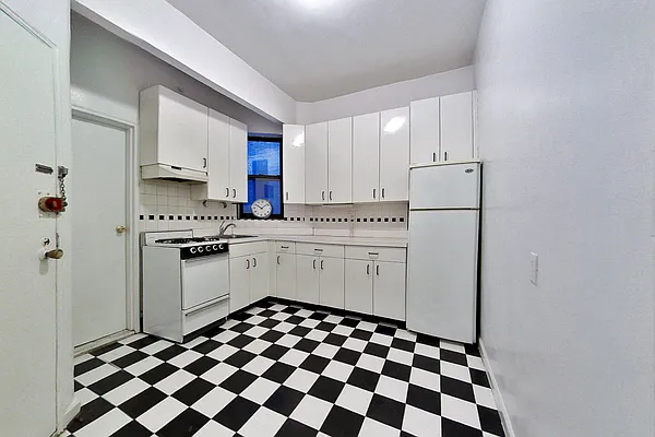 Rented by CitySites Real Estate Group | media 3