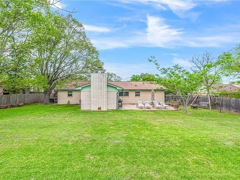 1210 Haines Dr — Photo 14