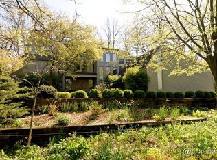 70 E Surrey Ln, Barrington, IL