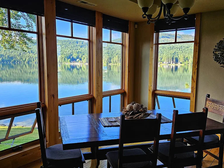 Dining area, again
