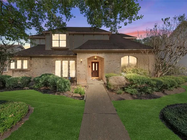 1015 Goldfinch Avenue, Sugar Land, TX 77478