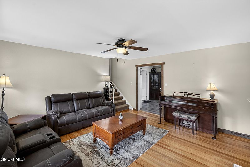 3rd image of 14 Fawn Drive