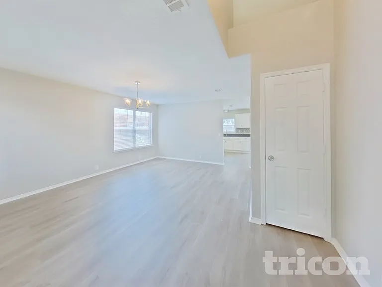1308 Stetson Trl — Photo 3