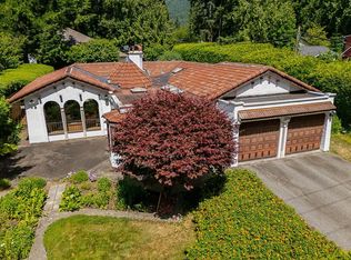 1110 Handsworth Rd, North Vancouver, BC V7R2A8
