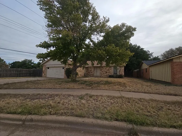 8201 Geneva Ave — Photo 1