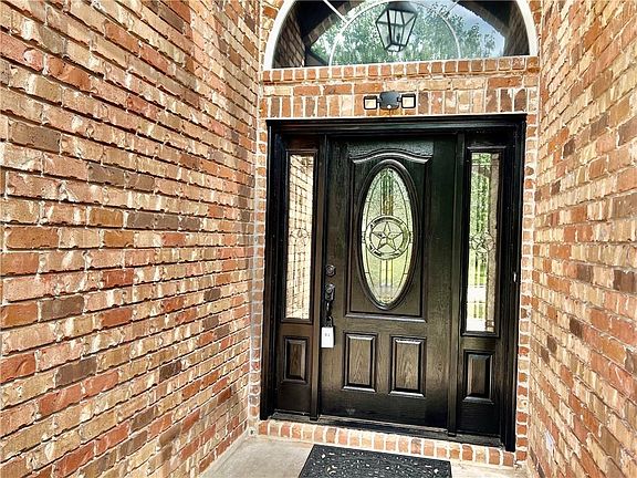 4th image of 4040 Waterford Dr