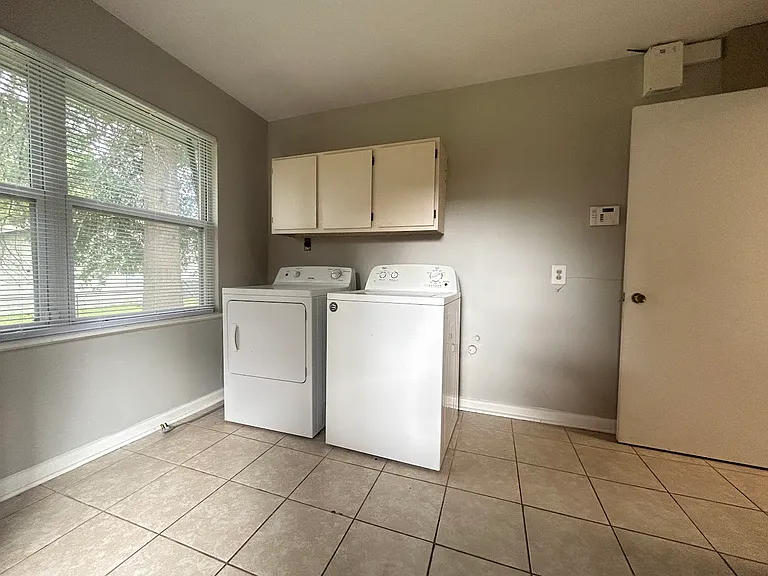 1601 N Sang Ave — Photo 10
