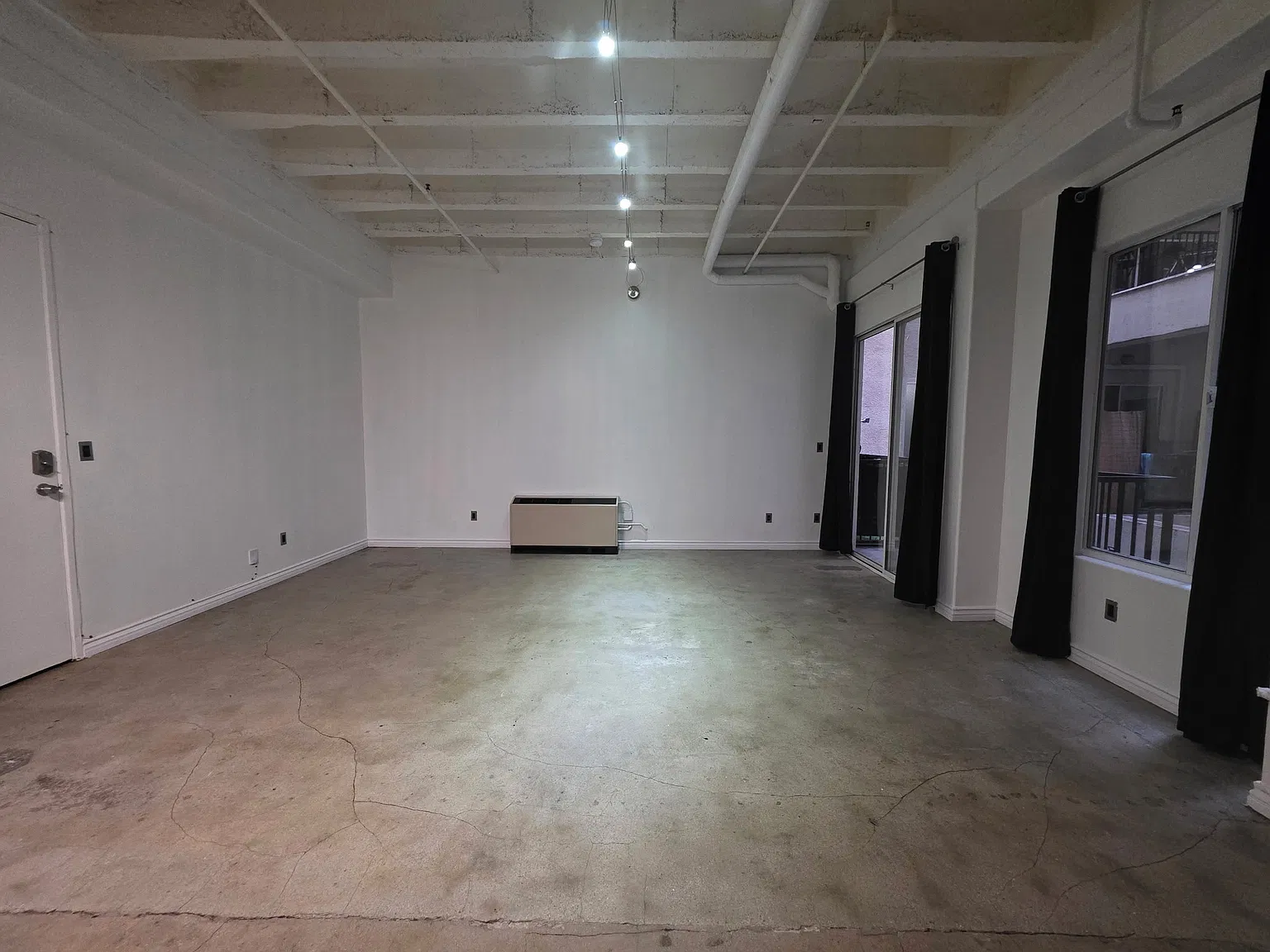 Studio, 600 sqft, $1,600 — Photo 2