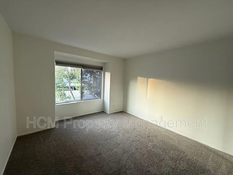 Building Photo - 99 Dogwood Ln