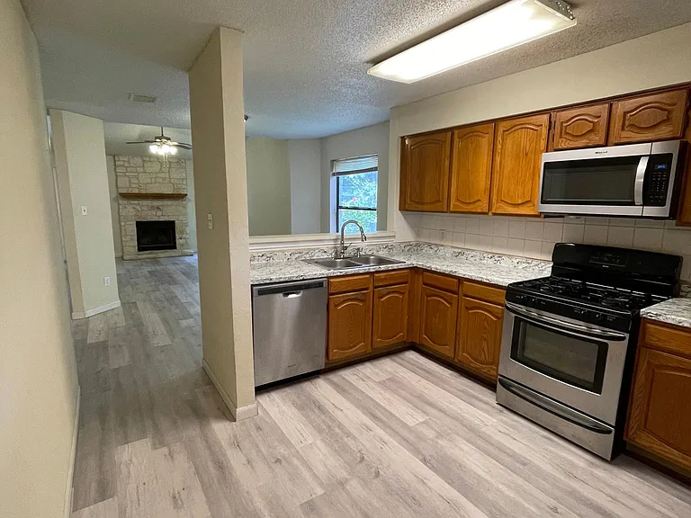 13719 Cambourne Dr — Photo 6