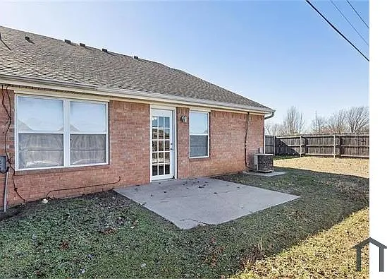3 bed, $1,500 — Photo 3