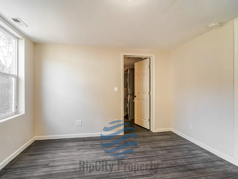 1307 Elm St — Photo 13