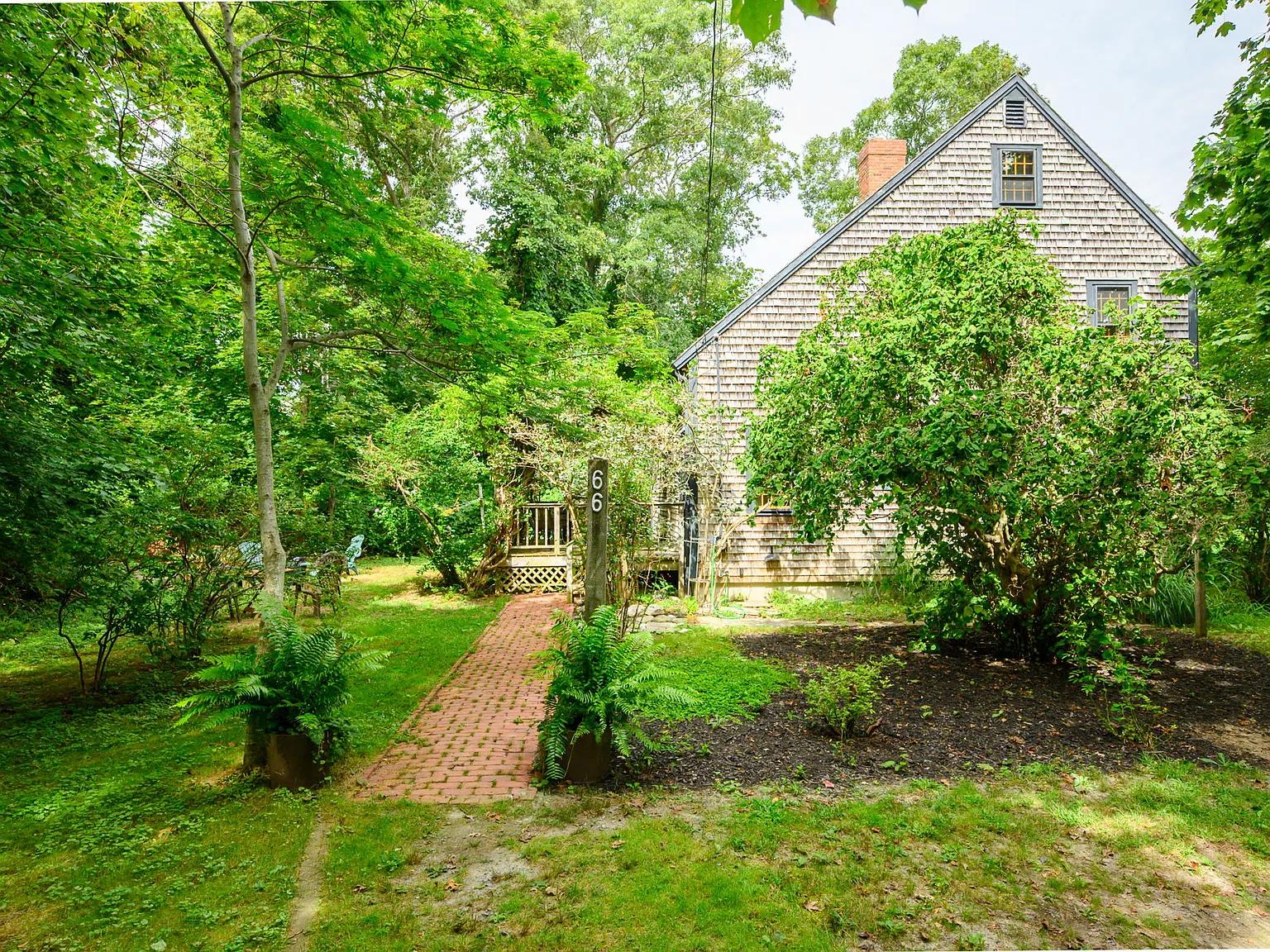 3 bed, 1.5 bath, 1904 sqft, $3,950 — Photo 2