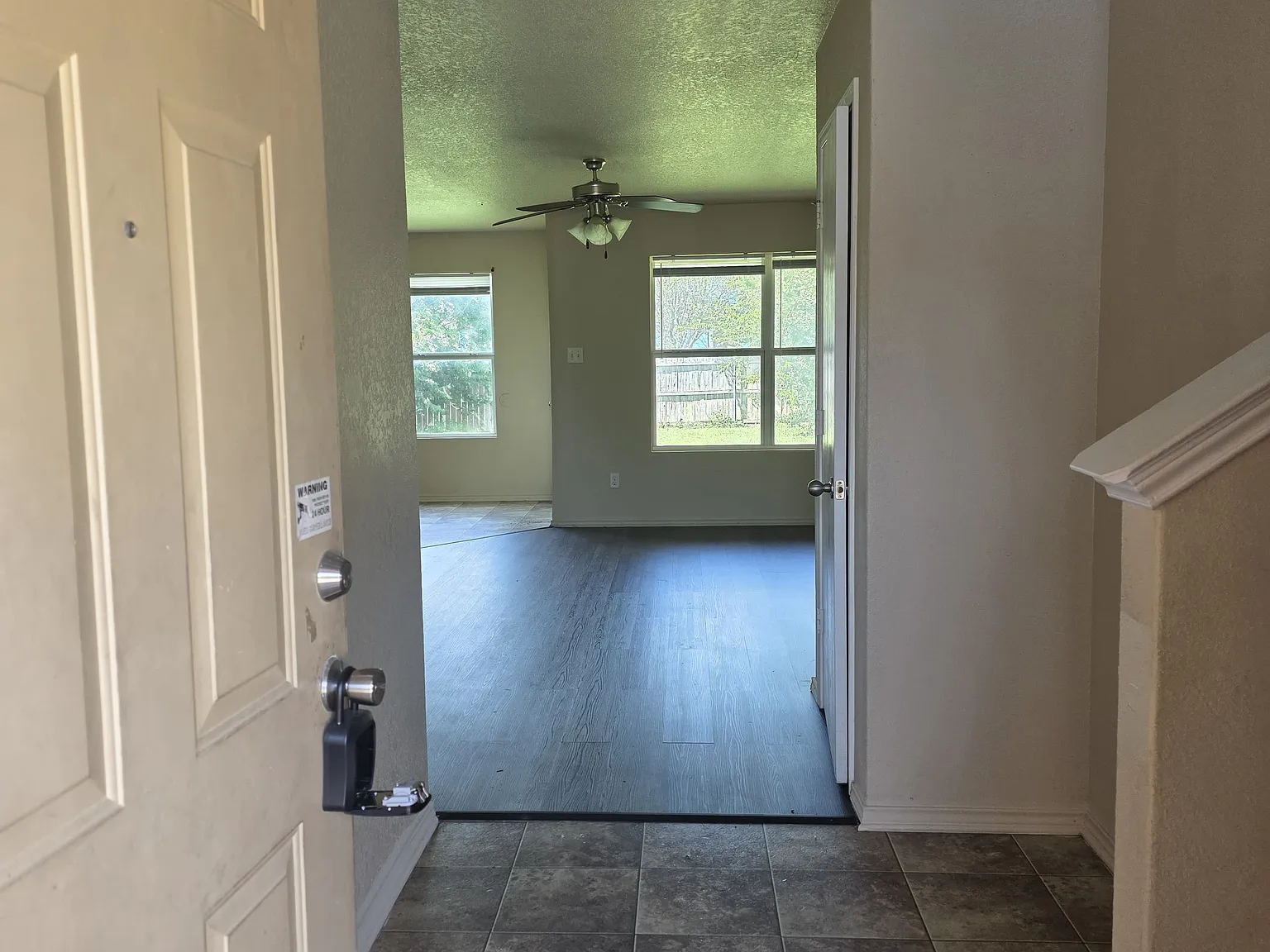 3 bed, 2.5 bath, 1600 sqft, $1,600 — Photo 2