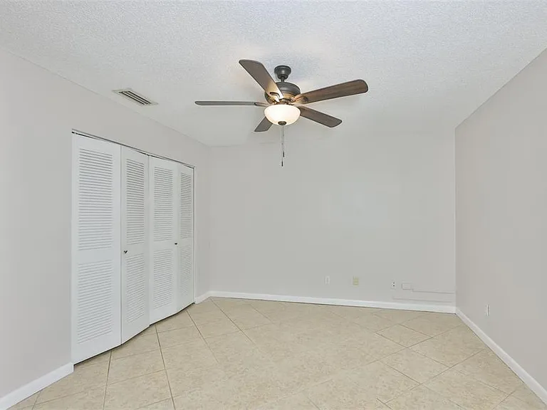 207 Islip Way — Photo 13
