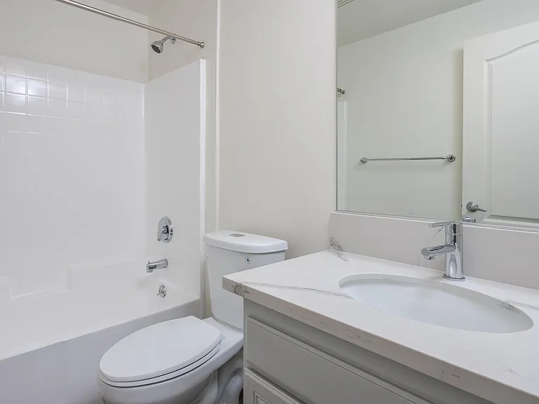 Vinton Court Apartments — Photo 17